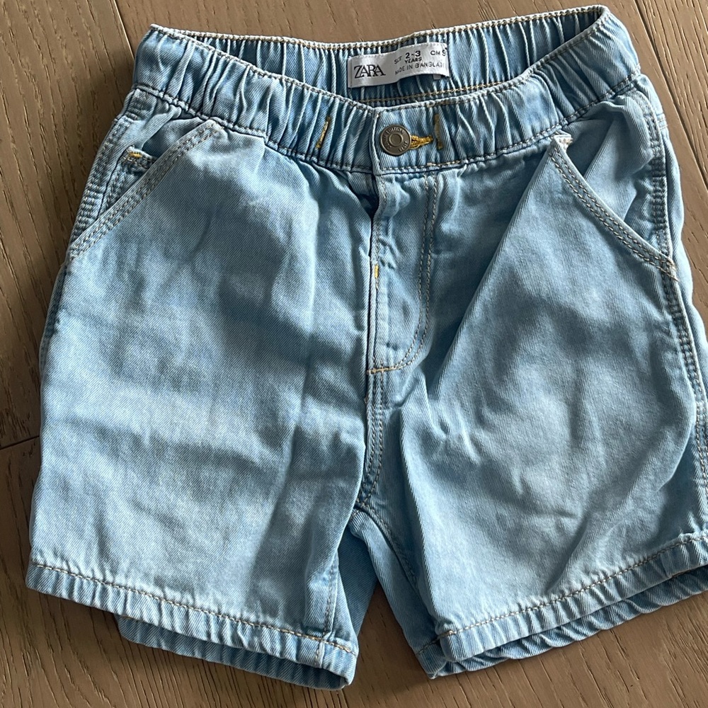 LIKE NEW ZARA GIRLS OR BOYS 2-3 years chambray denim short